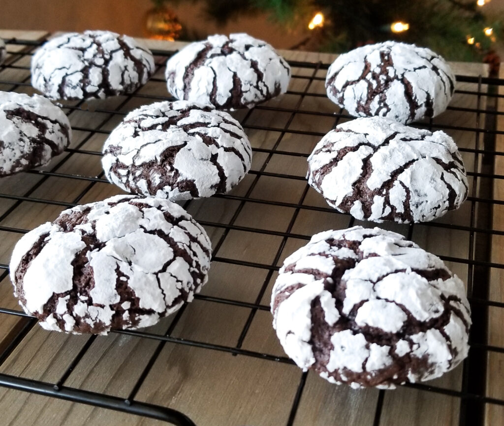 fudgy chocolate crinkle cookies