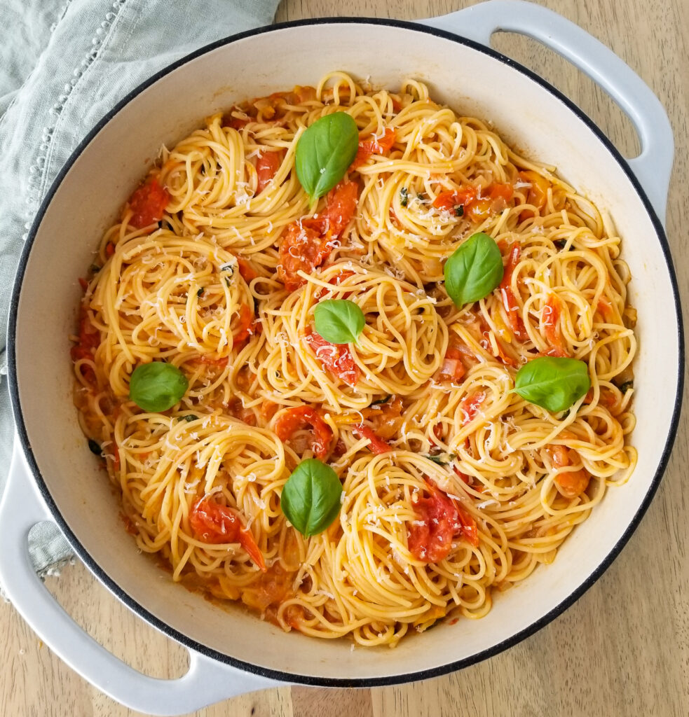 fresh spaghetti pomodoro