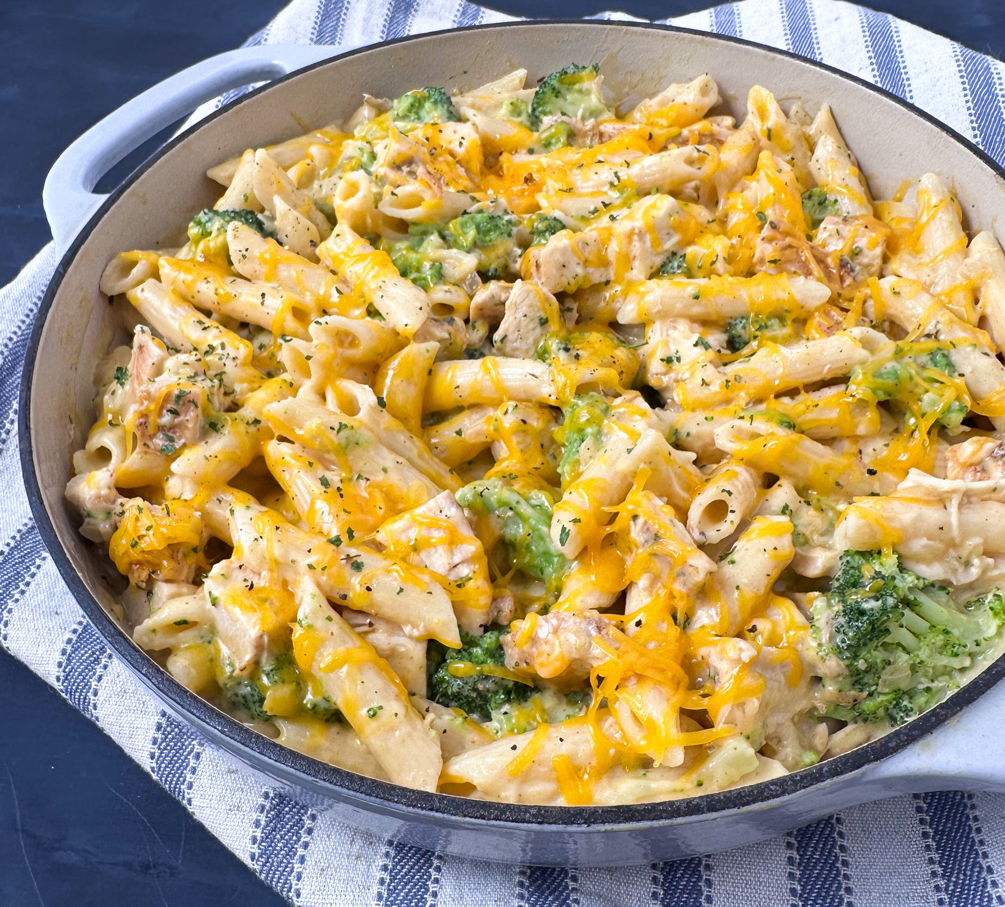 CHEESY CHICKEN BROCCOLI PASTA CASSEROLE