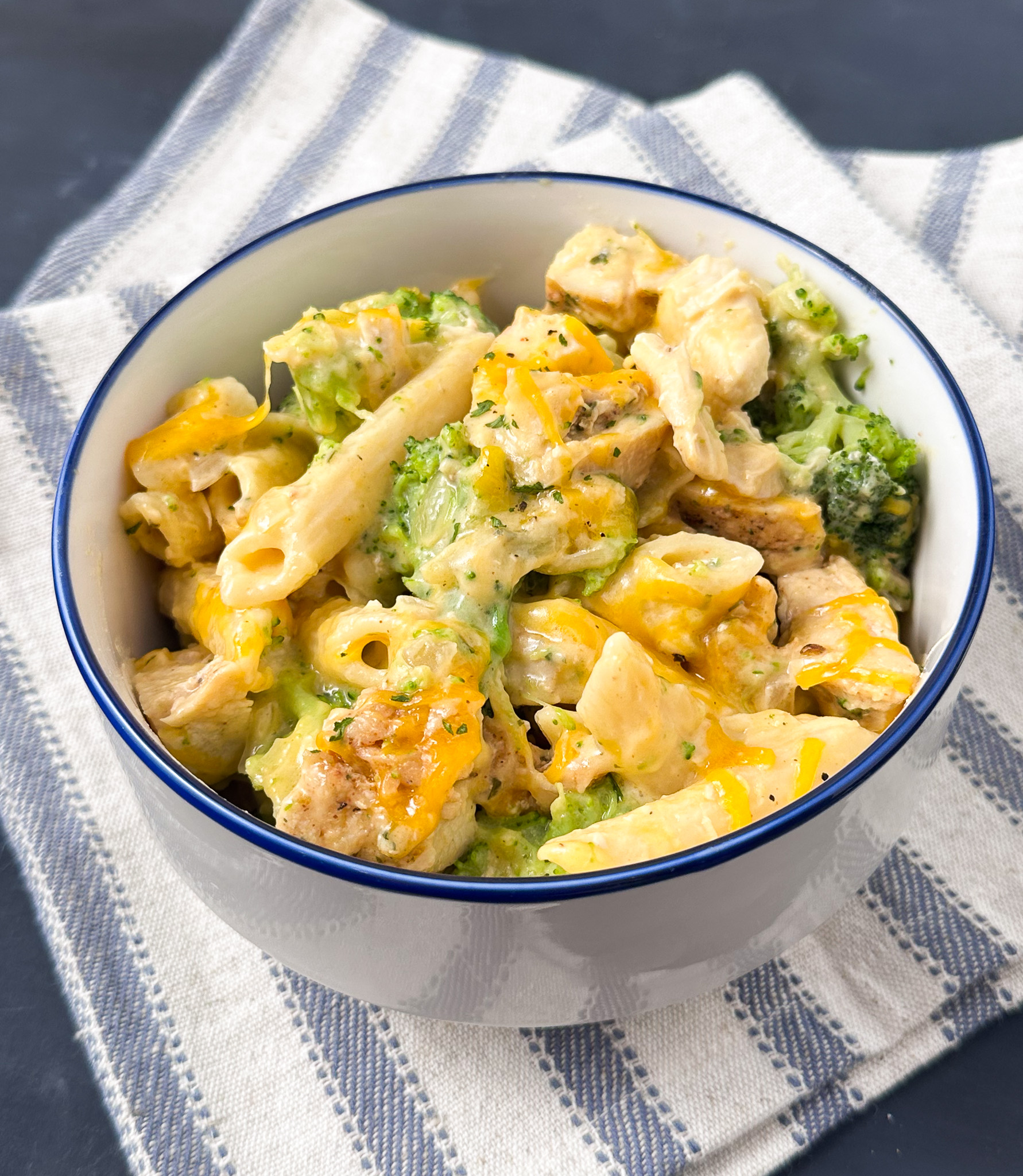 CHEESY CHICKEN BROCCOLI PASTA