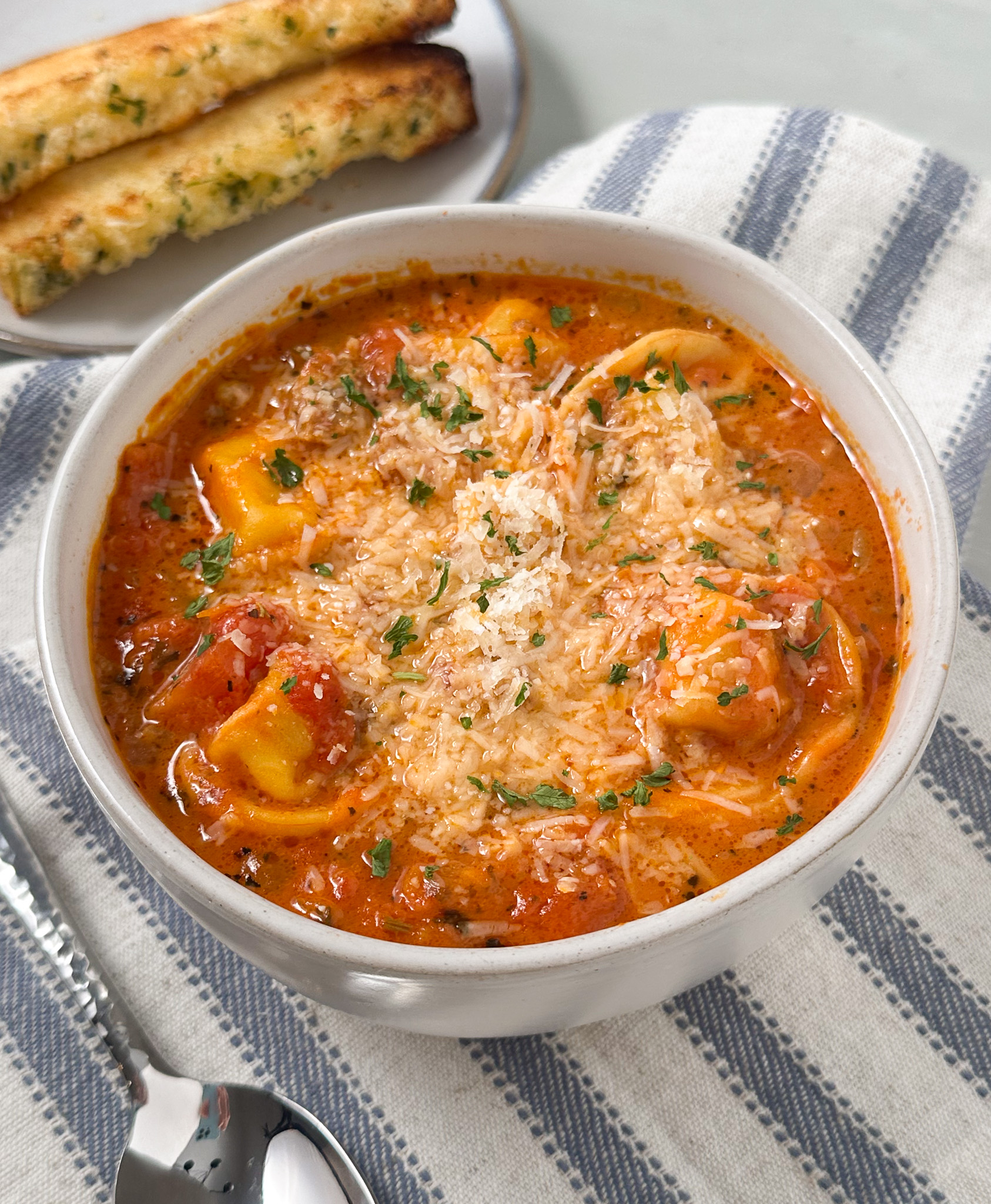 creamy tomato tortellini soup