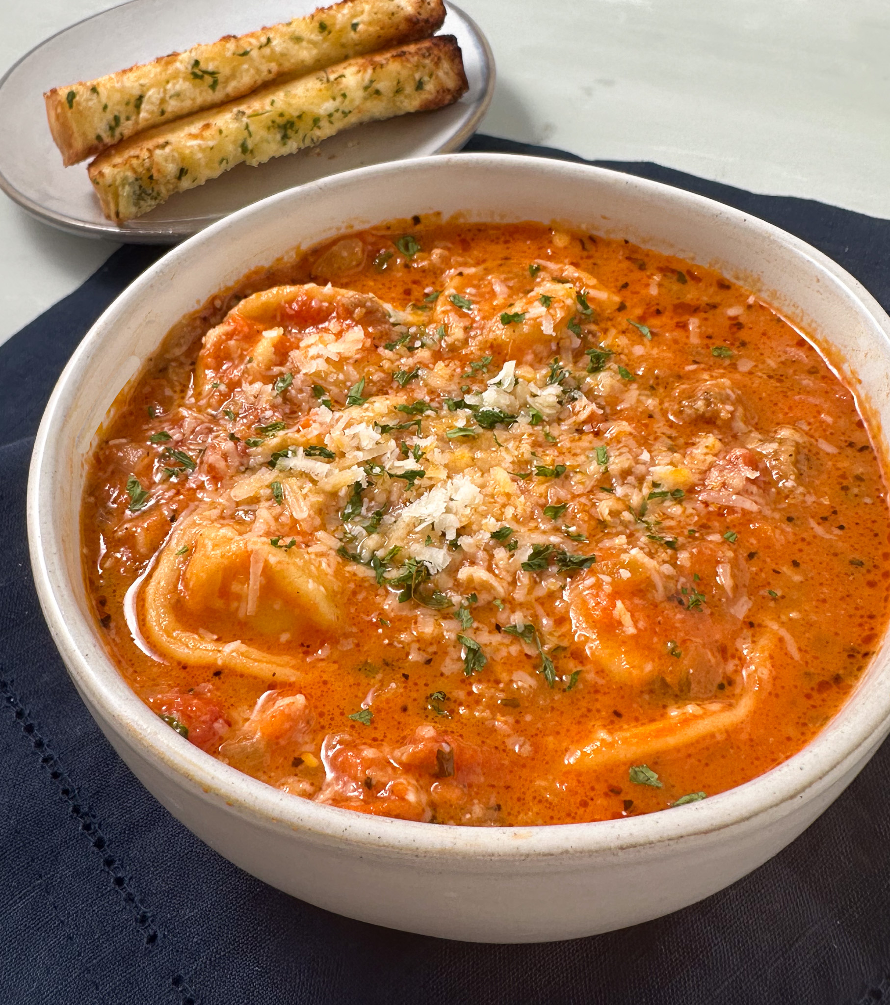 creamy tomato tortellini soup 